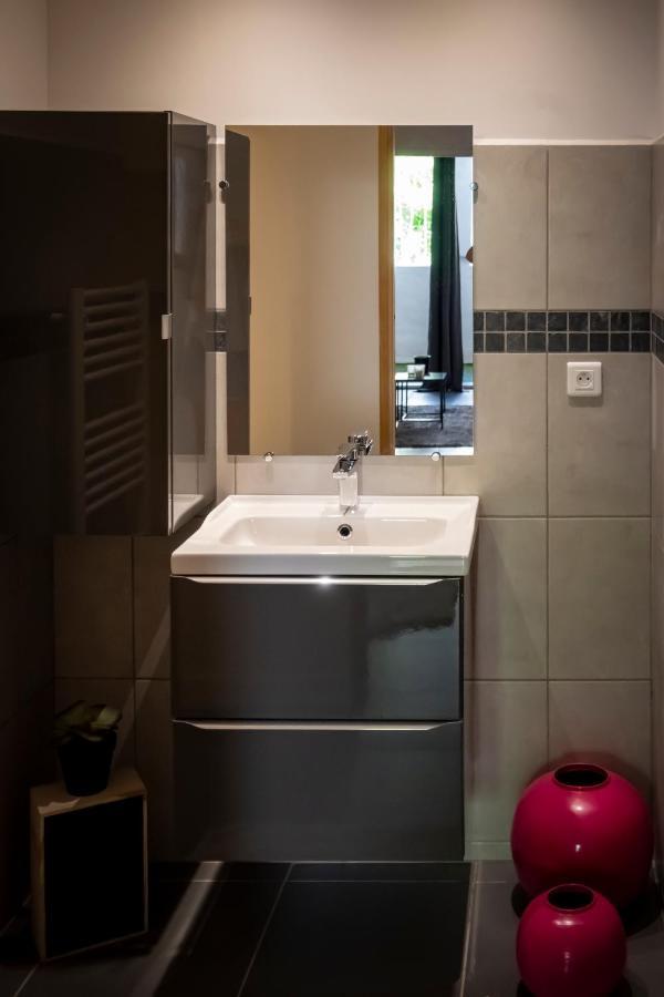 Superbe Appartement Avec Patio Nîmes Exterior foto