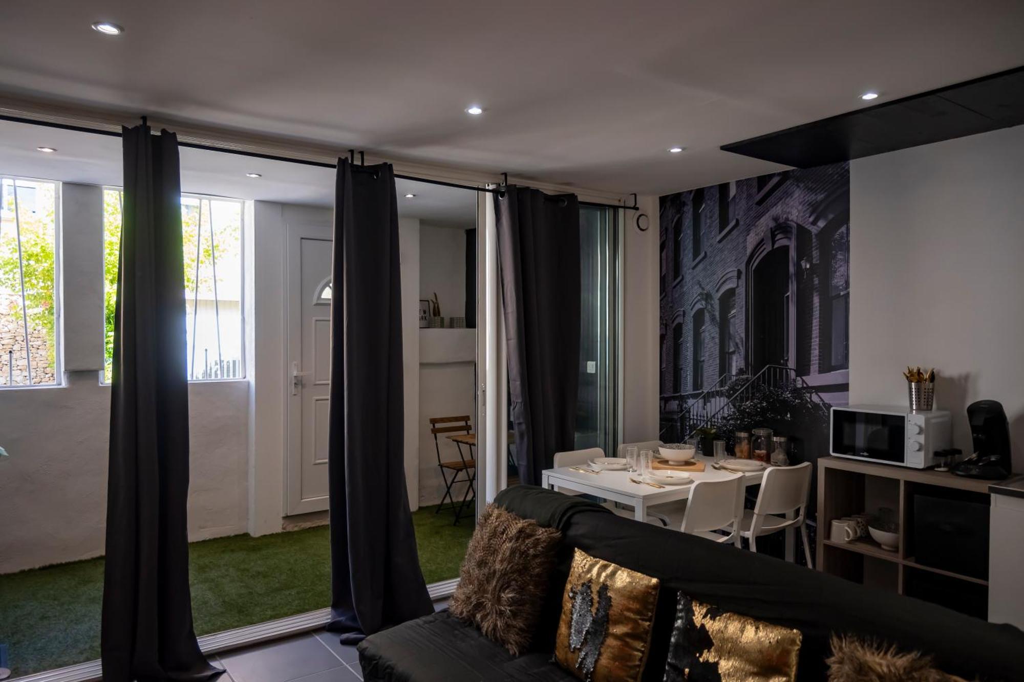Superbe Appartement Avec Patio Nîmes Exterior foto